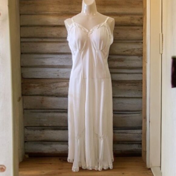 Vintage
Rogers Pleat Chiffon Lace Cutout Trim Full Slip Dress - Picture 1 of 15